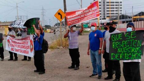 Bomberos de Durán protestan por despidos
