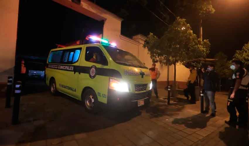 Mueren dos bomberos durante incendio forestal