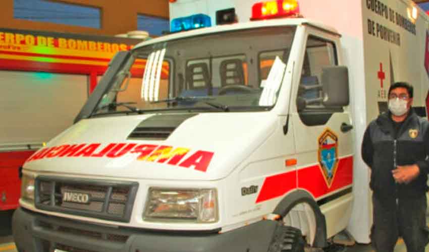 Bomberos de Porvenir puso en servicio una nueva ambulancia