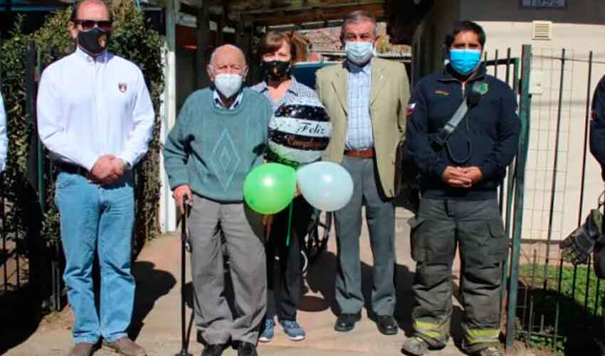 Reconocimiento al bombero más longevo del Cuerpo en su cumpleaños