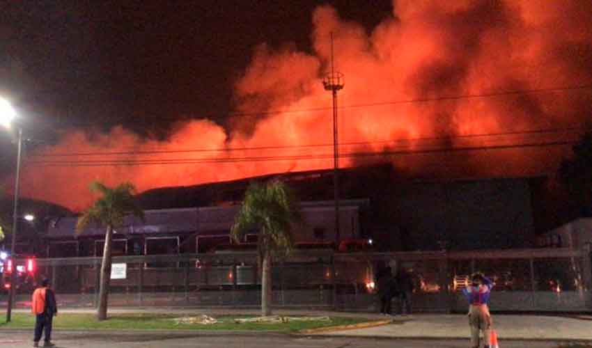 Bomberos lograron controlar un incendio en una planta de Bimbo