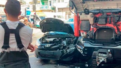 Cinco lesionados tras colisión de carro de Bomberos con un colectivo