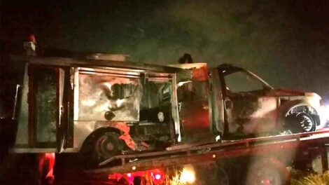 Camión de Bomberos se incendia por cortocircuito