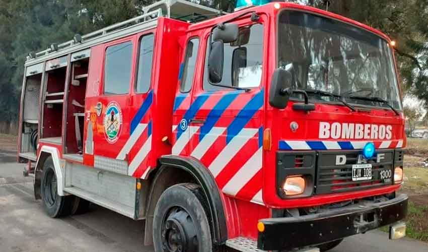 Bomberos Voluntarios de Feliciano recibieron una nueva autobomba