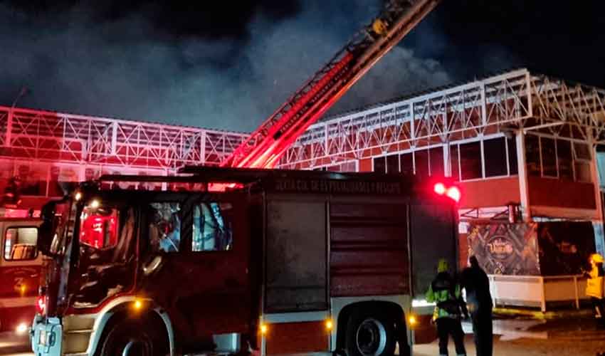 Incendio amenazó con propagarse a terminal de buses