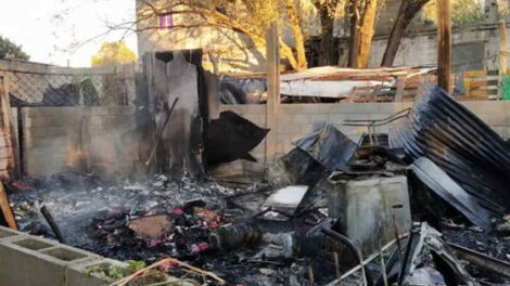 Por el choque del camión de bomberos un incendio consumió toda una vivienda