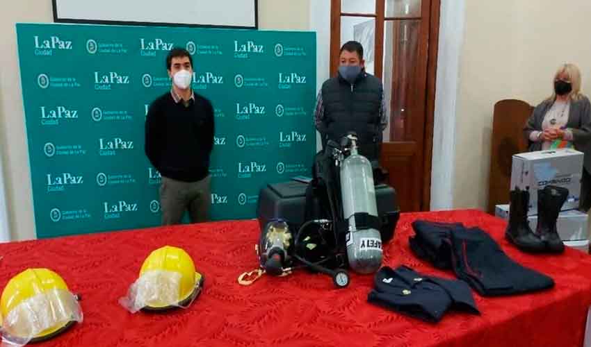 Entregan equipamiento a bomberos voluntarios de La Paz