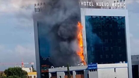 Bomberos sofocan incendio en el Hotel Nuevo Madrid