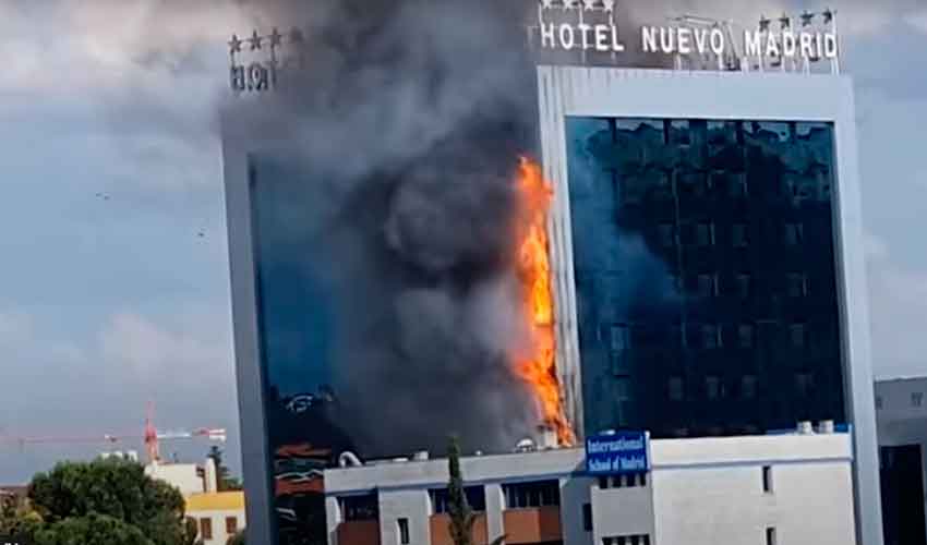 Bomberos sofocan incendio en el Hotel Nuevo Madrid