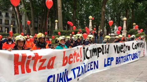 Bomberos de Bilbao se manifestaron en defensa de sus empleos