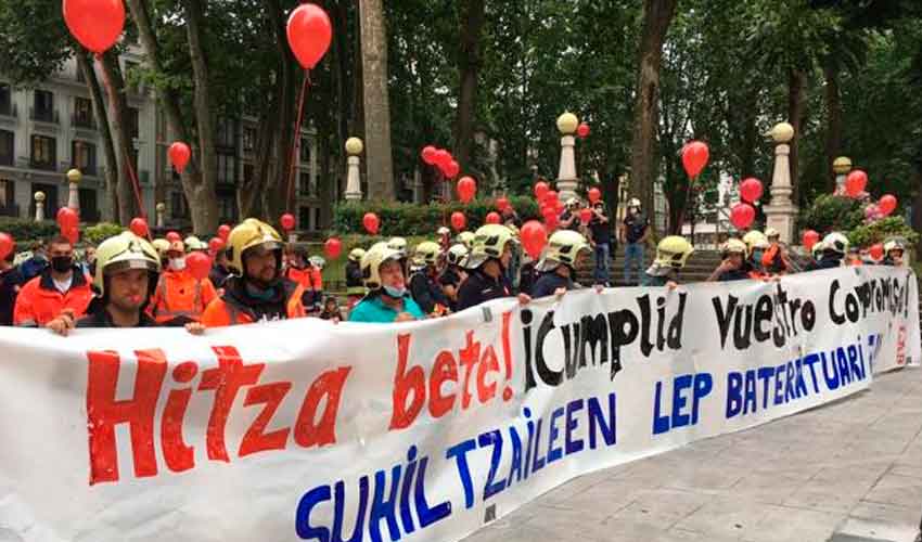 Bomberos de Bilbao se manifestaron en defensa de sus empleos