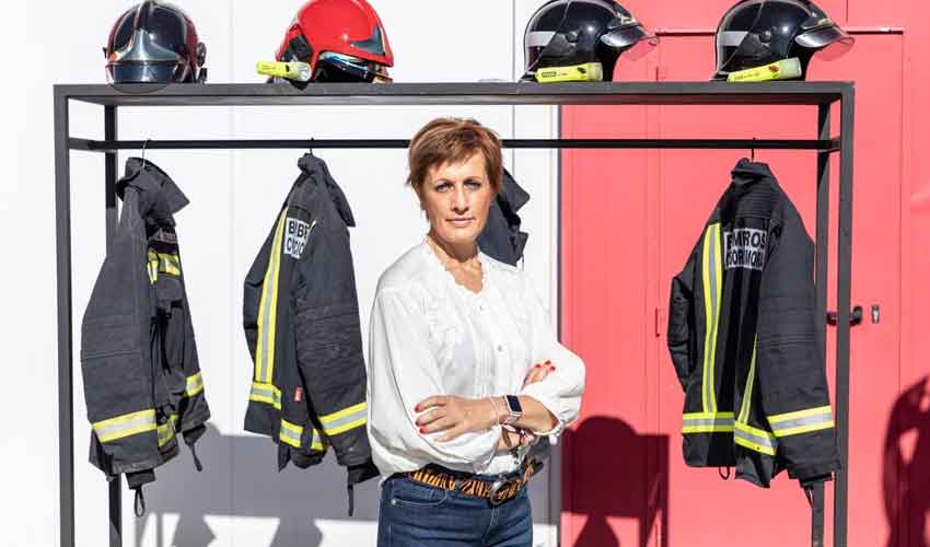 Jefa de bomberos denuncia ser víctima del machismo