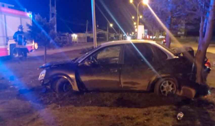 Sujeto agredió a Bomberos en medio de procedimiento de rescate vehicular