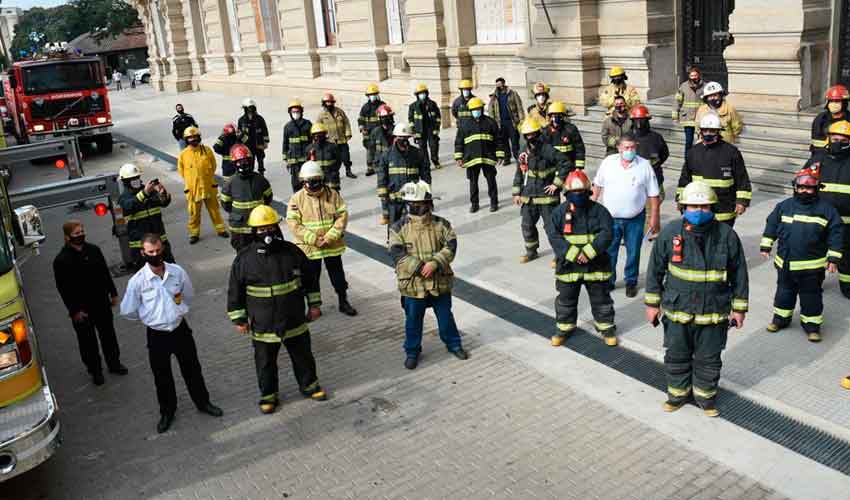 Bomberos de Santa Fe reclaman ser vacunados contra el coronavirus