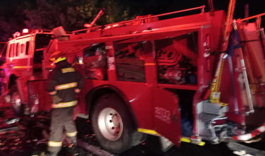 Camión choca a carro de Bomberos tras accidente en Ruta