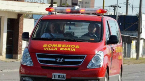 Bomberos salvaron la vida de un bebé que se estaba ahogando