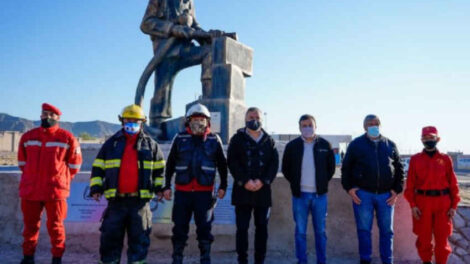 Reinauguran un monumento a los bomberos voluntarios en Las Heras