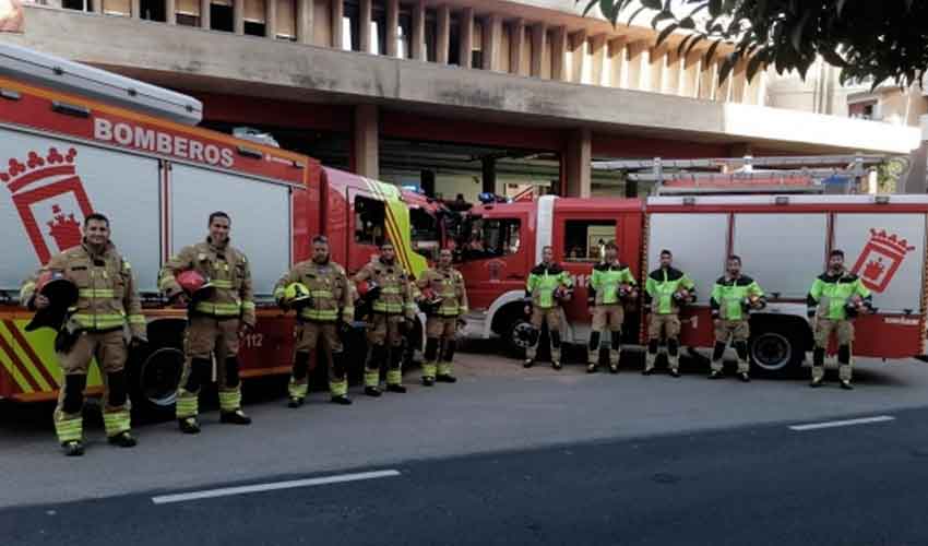 Los bomberos municipales renuevan su indumentaria