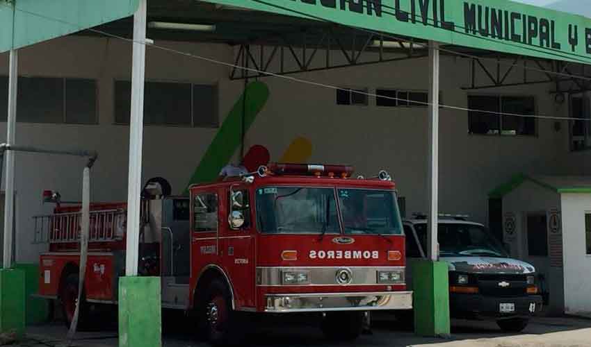 Camión de bomberos se queda sin frenos al ir a una emergencia