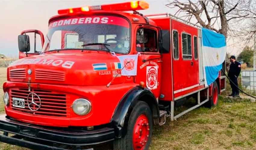 Bomberos Voluntarios de Pueblo Andino con nuevo autobomba