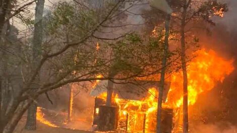 Dos focos de incendio afectan a Córdoba y corren riesgo las viviendas