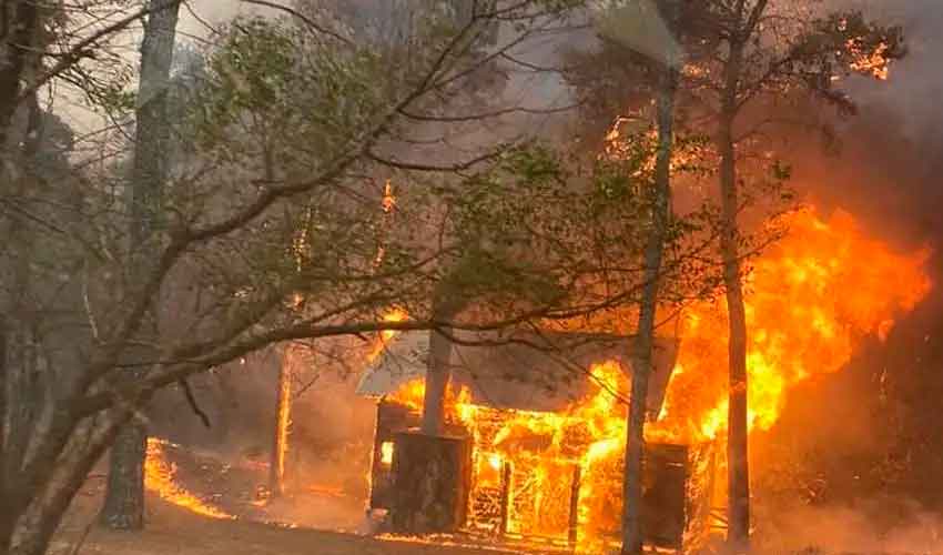 Dos focos de incendio afectan a Córdoba y corren riesgo las viviendas