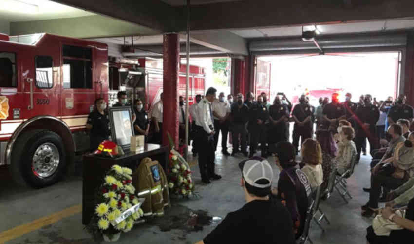 Rinden homenaje al bombero voluntario Leonardo García