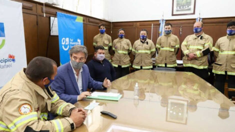 Entregan un subsidio a los Bomberos Voluntarios de Salto de las Rosas