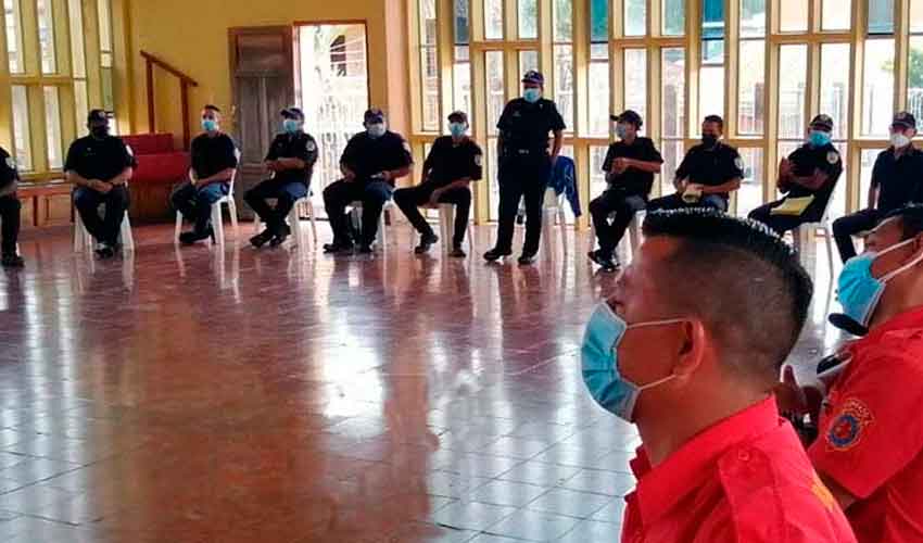 Bomberos se capacitan en manejo y traslado de pacientes