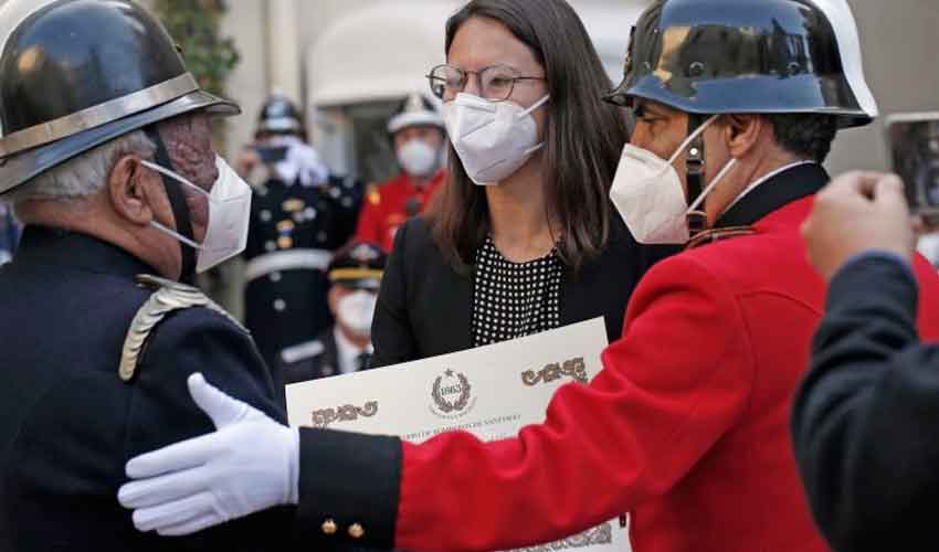 Premiaron a bomberos con 50 años de servicio