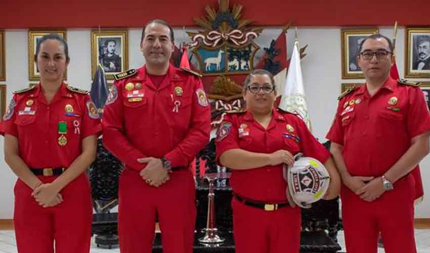 Nombran a la primera mujer comandante de estación de bomberos