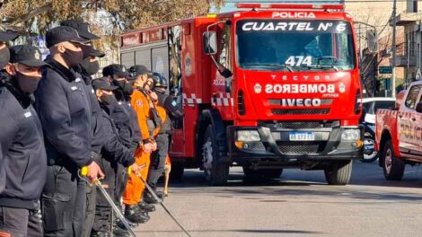 La Provincia de Neuquén compra equipos de protección a Bomberos