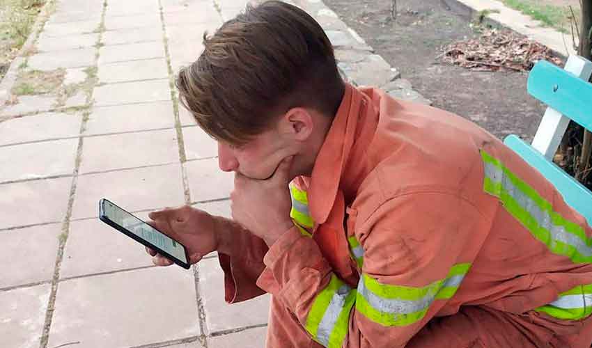 Un bombero rindió un examen mientras combatía un incendio