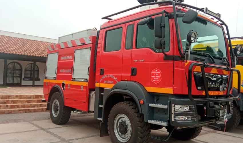 Bomberos de Antilhue con moderno carro forestal