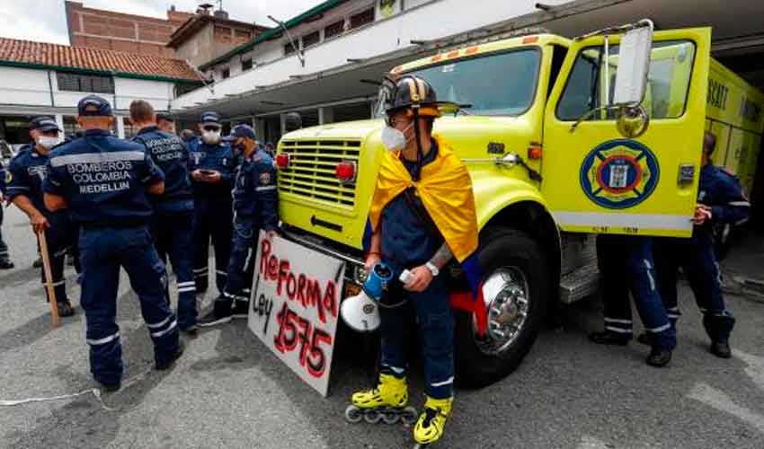 Bomberos de Medellín se movilizarán para exigir mejores condiciones laborales