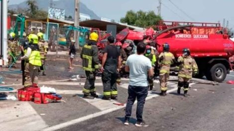 Colisiona camión de Bomberos que acudía a incendio en Paine