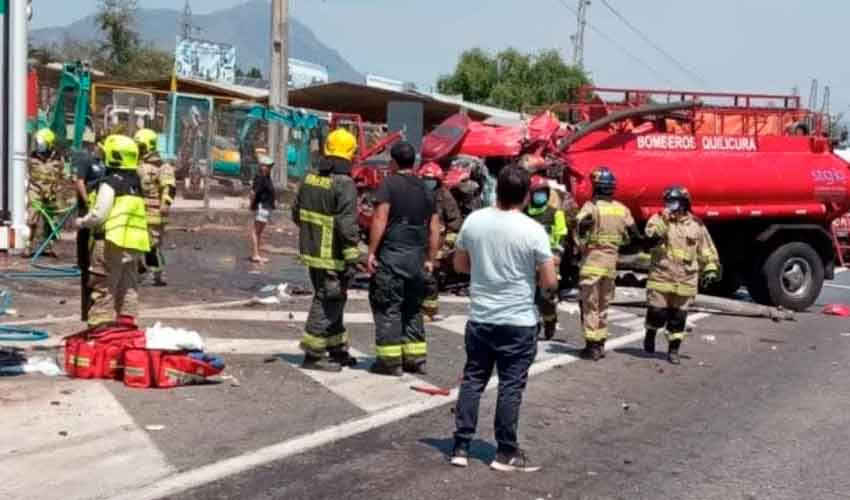 Colisiona camión de Bomberos que acudía a incendio en Paine