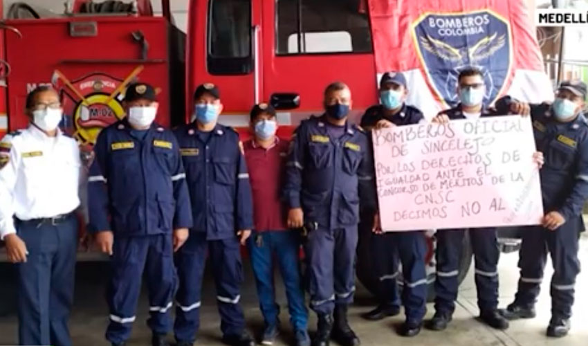 Bomberos protestan por condiciones laborales