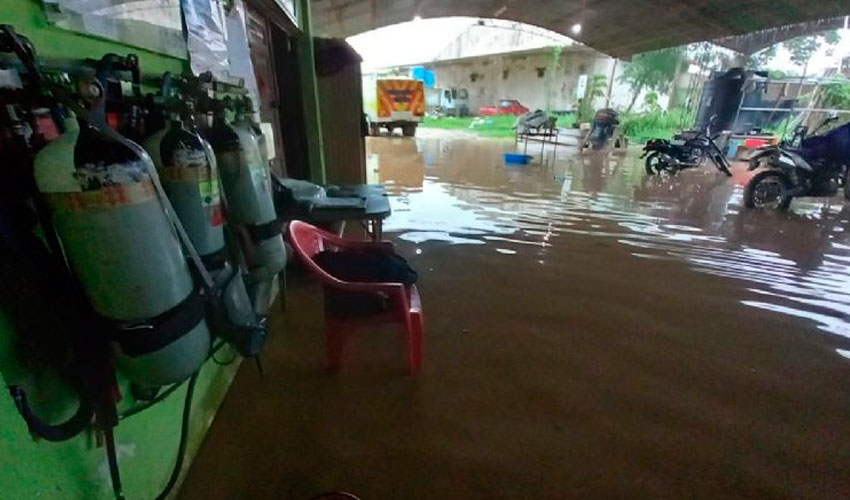 Se inunda el cuartel de Bomberos en Trinidad tras fuerte lluvia