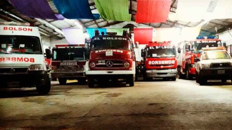 Manifestantes atacaron con piedras un camión de bombero