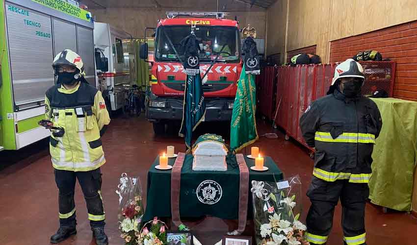 Cuartel de bomberos despide con honores a su mascota