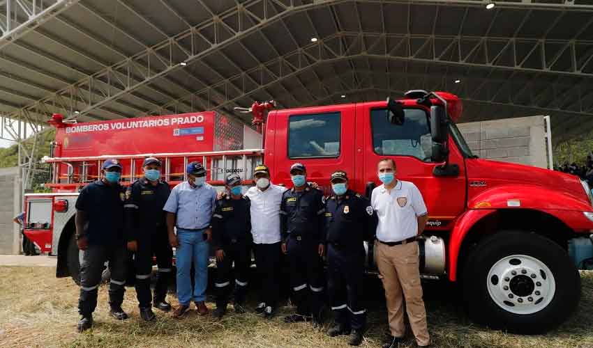 Prado recibe una nueva máquina de bomberos