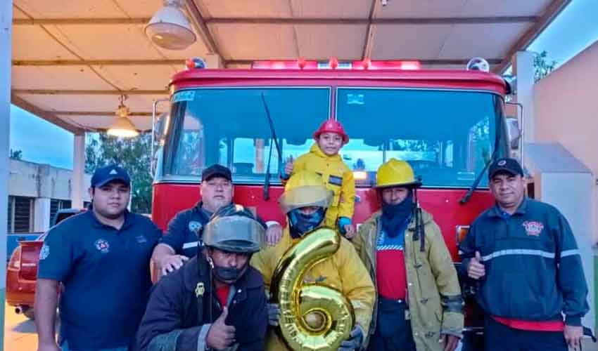 Niño pide festejar su cumpleaños con los bomberos