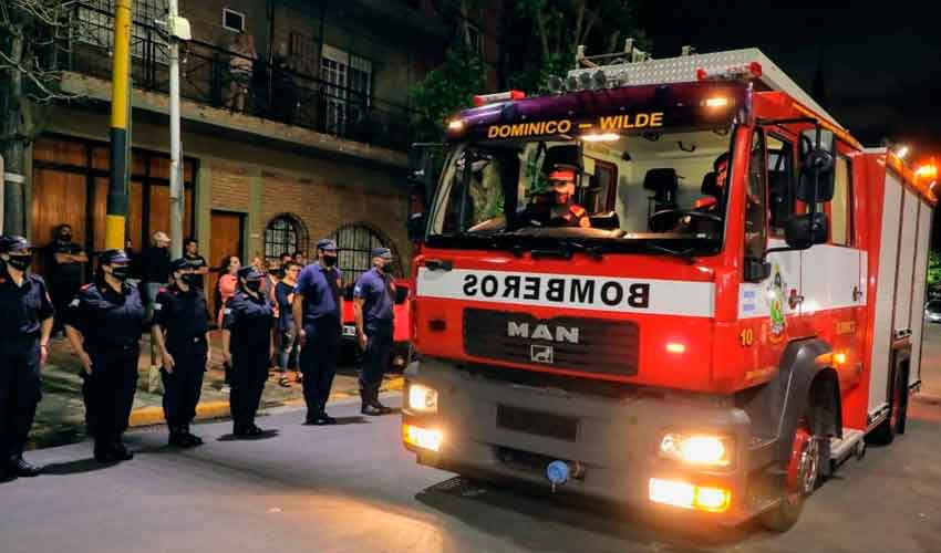 Bomberos Voluntarios de Dominico-Wilde con nuevo autobomba