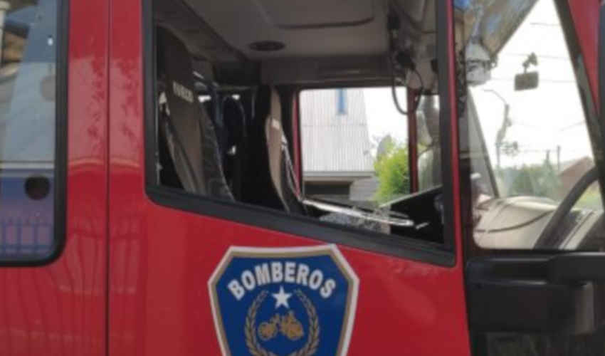 Apedrean carro de Bomberos que trabajaba en un rescate animal