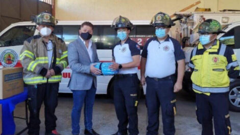 Bomberos Voluntarios recibieron donativo de uniformes e insumos