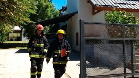 Se llenó su casa de humo y llamó a los bomberos: tenía comida en el horno