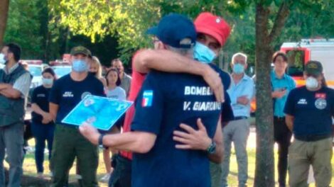 Bomberos de Villa Giardino de caravana por otro aniversario