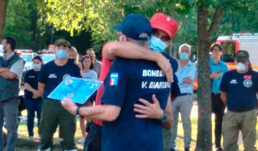 Bomberos de Villa Giardino de caravana por otro aniversario