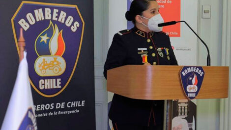 Bomberos de Chile se compromete a erradicar de la institución la violencia de género